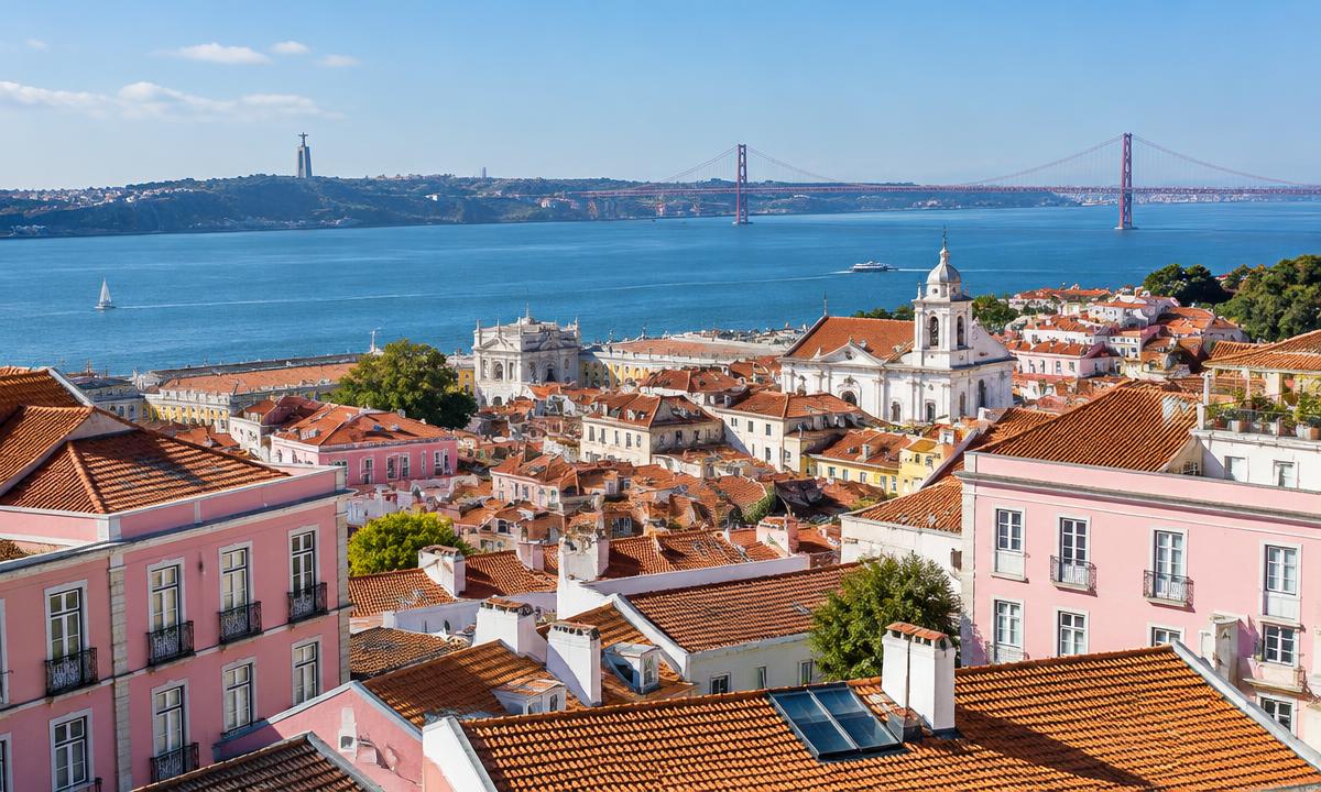 Vue illustrant Lisbonne et le Tage